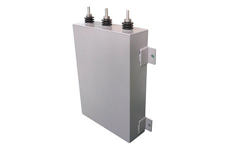 電容器的容量大小與什么有關(guān)？為什么？