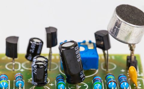 無功補償電容器漏油，可以繼續(xù)使用嗎？